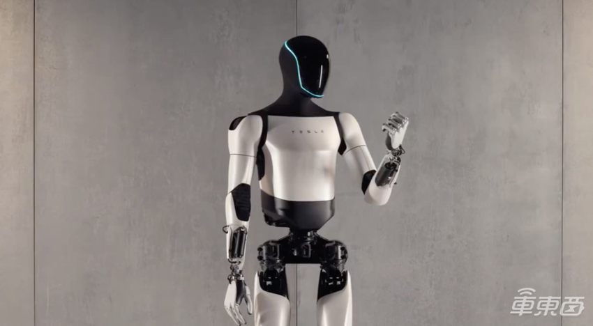 马斯克确认Robotaxi推迟!传10月亮相,已有人发现测试车上路