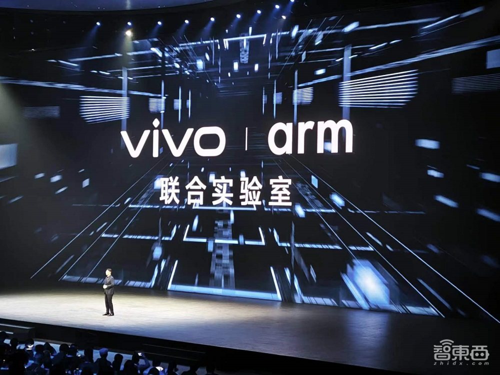 vivo X200系列登场：小屏mini版硬刚苹果，AI“登岛”，一键拖拽啥都能干