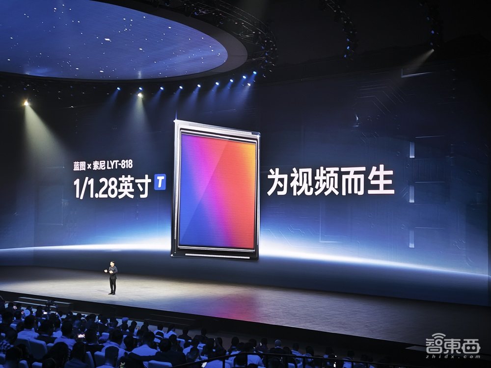 vivo X200系列登场：小屏mini版硬刚苹果，AI“登岛”，一键拖拽啥都能干