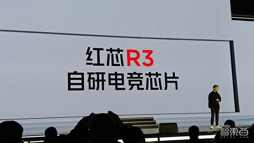 地表最强游戏手机！红魔10 Pro死磕PC级电竞体验，亮全球首款4K裸眼3D游戏本