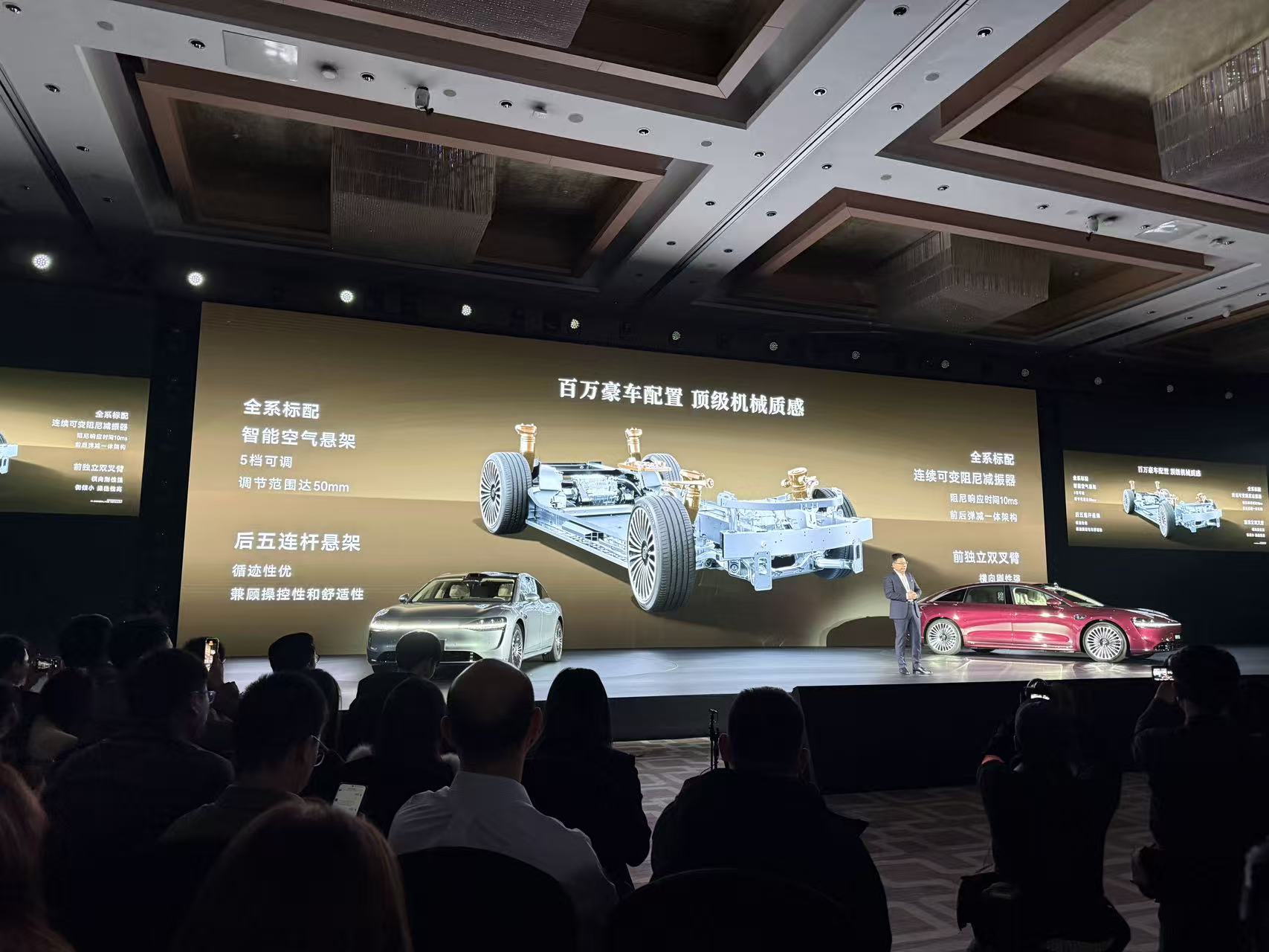 余承东重磅剧透：鸿蒙智行首款MPV要来了！全新享界S9 30.98万开卖