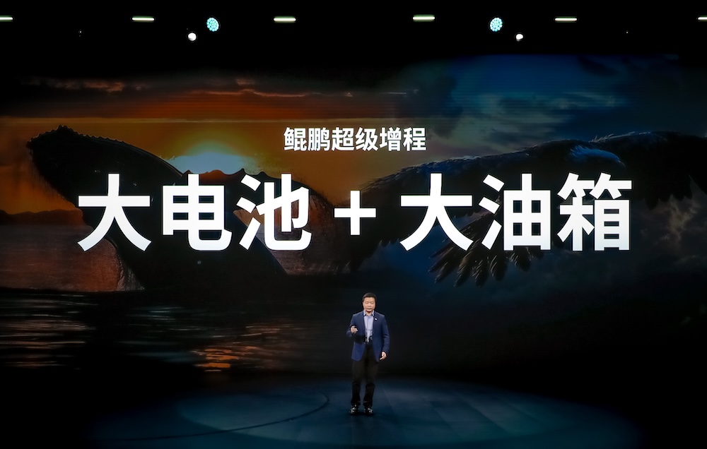 30.98万起！小鹏首款增程车比预售低4万开卖，人形机器人出镜卖车