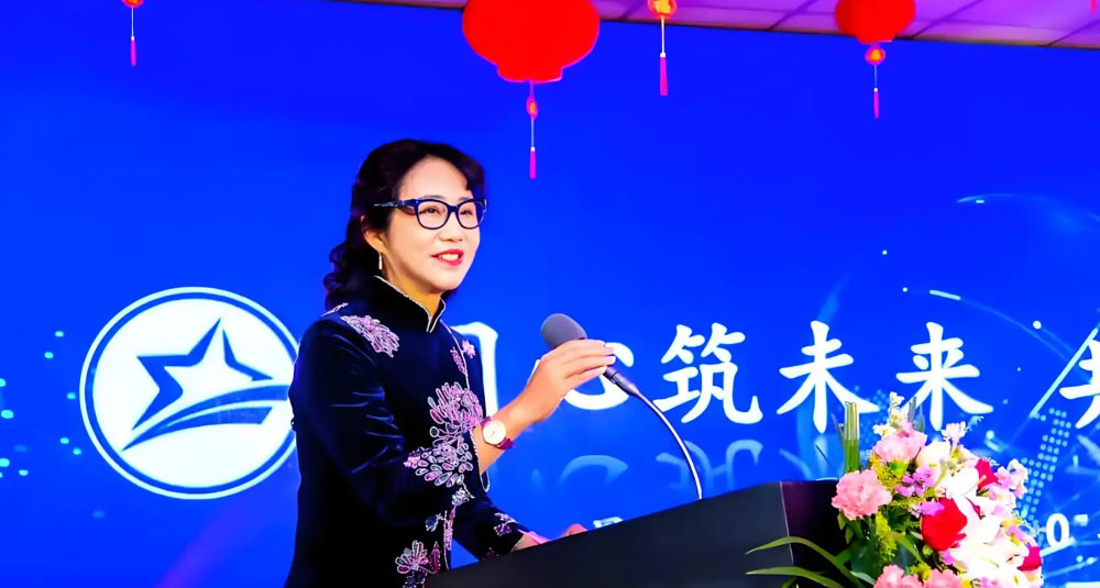 中国车灯老大递表港交所！两年净赚超25亿，供货蔚小理鸿蒙智行