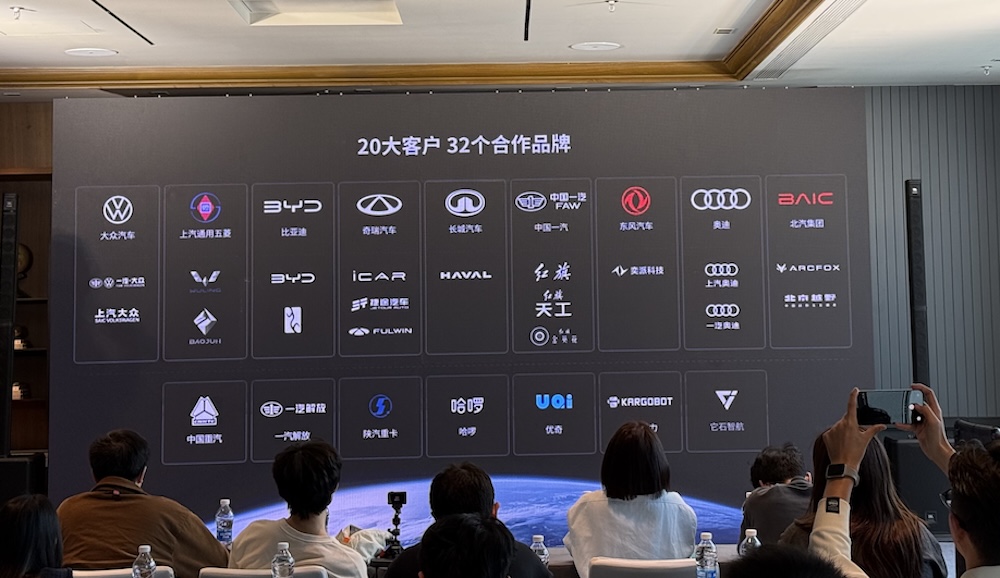 深圳实测卓驭端到端4.0：不改变硬件，城中村也能灵活如老司机