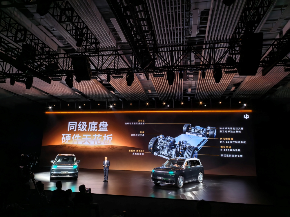 零跑杀疯了！9系旗舰SUV干到20万出头，发布会现场欢呼声炸了