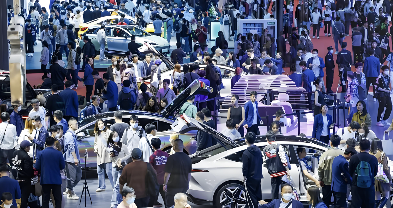 史上最大北京车展开幕！车企狠卷大三排SUV，舱驾融合、Agent上车成新趋势