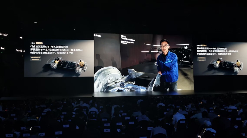 何小鹏掀桌大三排SUV！26.98万开卖GX，比预售低5万