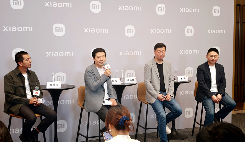 国仁对话雷军胡峥楠宋钢：关于小米汽车的新人新车新思考