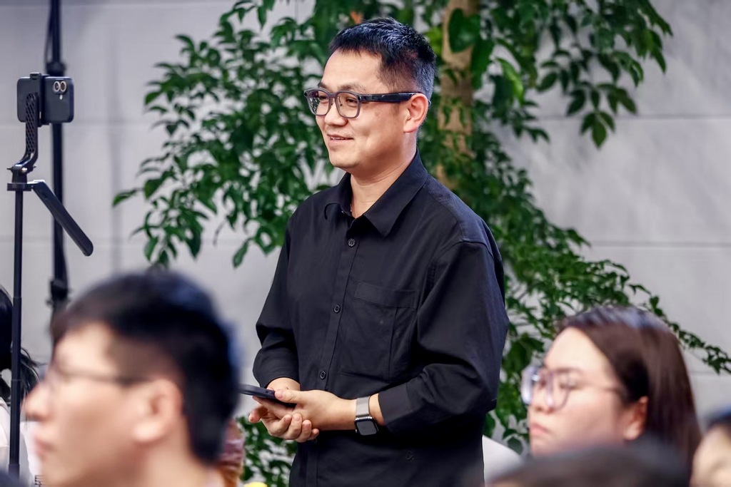 国仁对话雷军胡峥楠宋钢：关于小米汽车的新人新车新思考