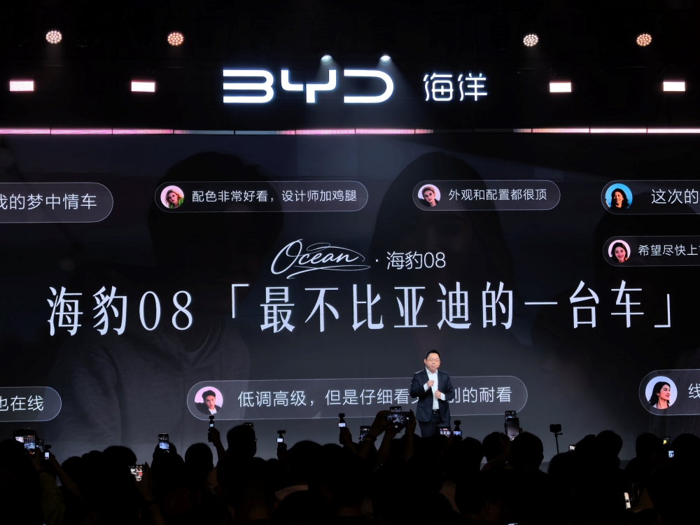 比亚迪海洋旗舰家轿19.69万起开卖！云辇-A、后轮转向、天神之眼B全上车