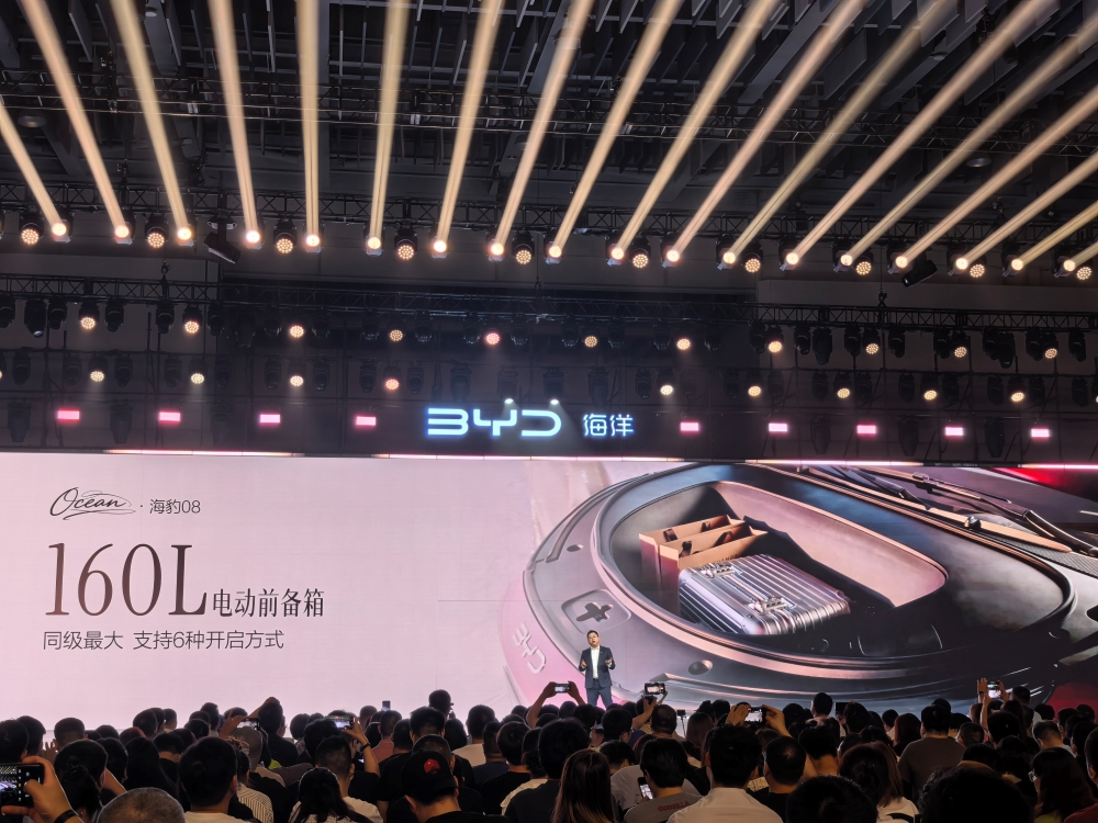 比亚迪海洋旗舰家轿19.69万起开卖！云辇-A、后轮转向、天神之眼B全上车