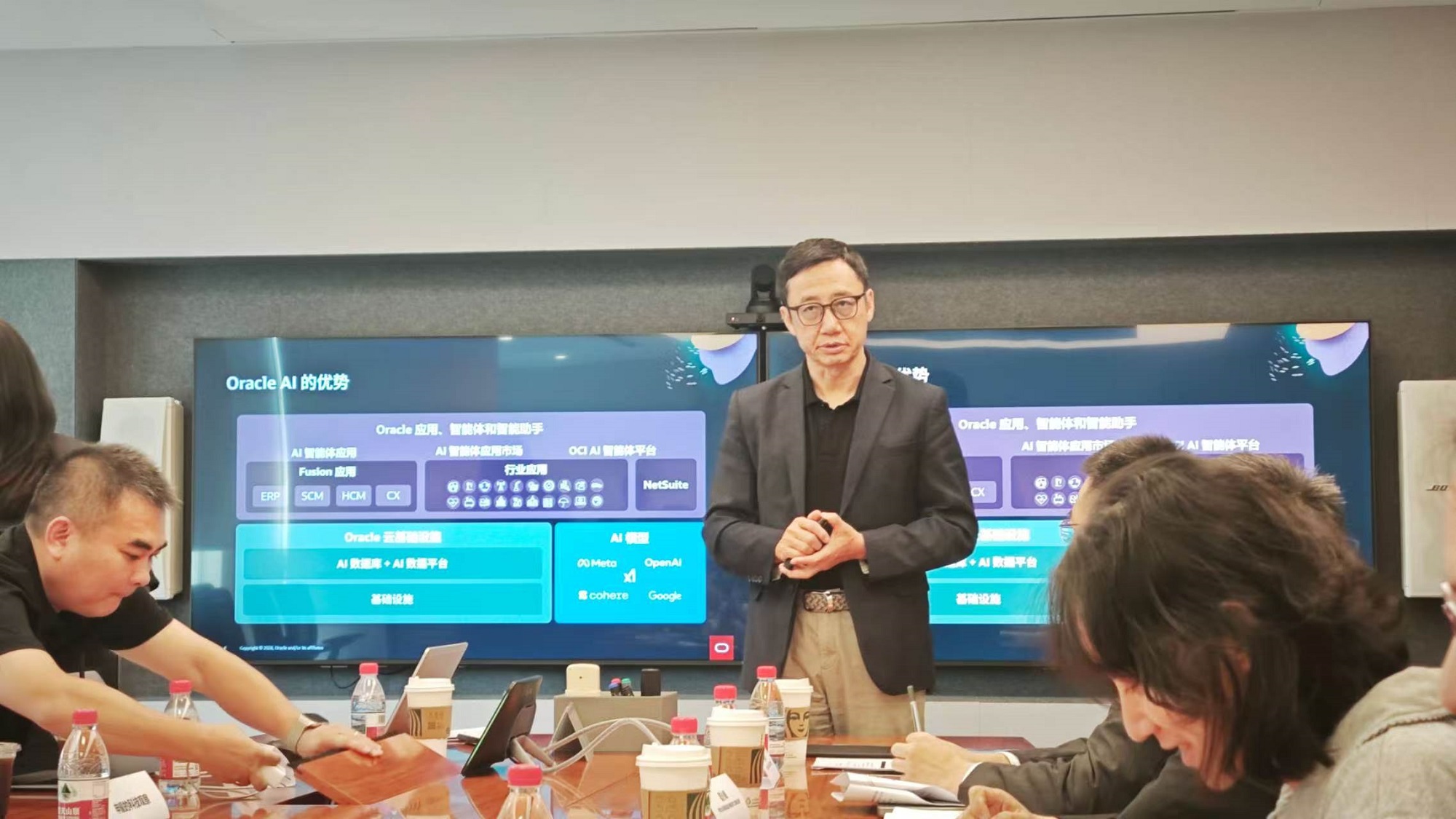 “AI原生数据库”是伪概念？对话甲骨文副总裁：企业AI落地只看结果