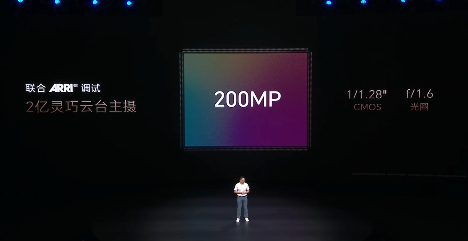 全球首款机器人手机开卖！预订突破40万台，9999元起，终身AI免费用