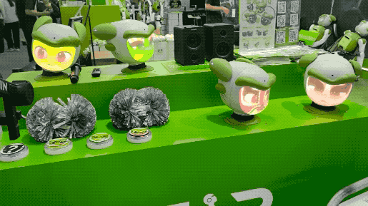 世界机器人大会人流挤爆!暴走8万步逛完:赛博员工集体上岗,炫技秀智商搞抽象