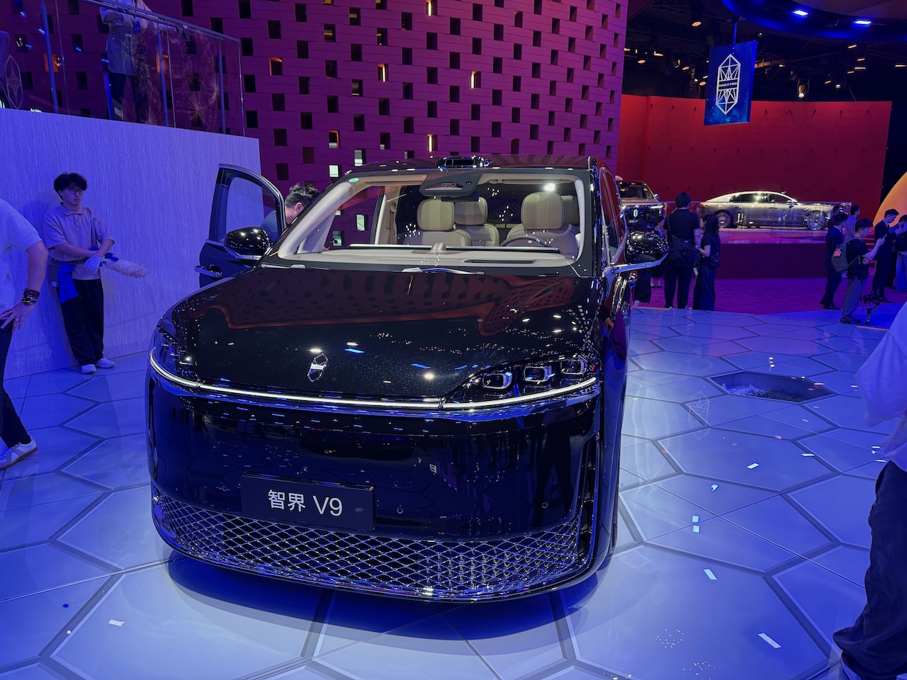 智界RX成都车展首秀！预售29.98万元起，完善产品布局
