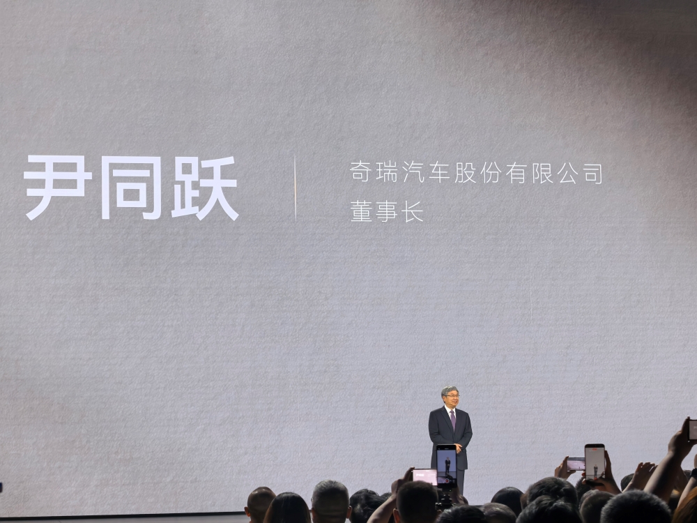 神行者8权益后28.99万起售！全系标配华为ADS 5，尹同跃：使出吃奶力气打磨